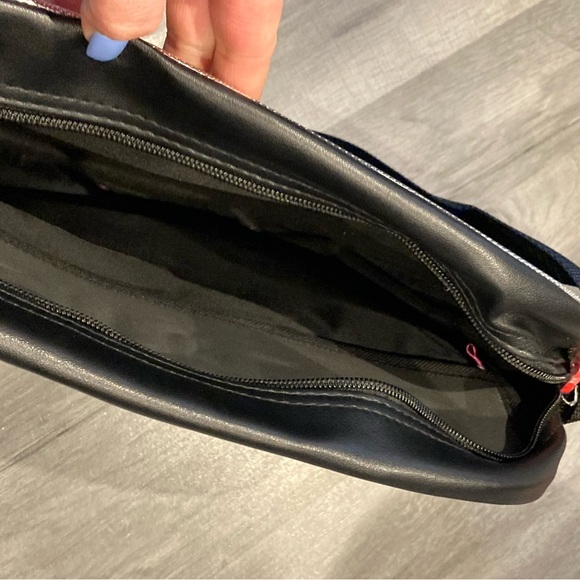 Marvel Avengers zip up shoulder bag new with tags - Picture 2 of 4